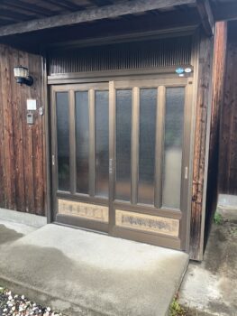 10/3　東近江市　玄関引き戸リフォーム！！